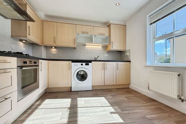 32 Doulton Close, Swindon photo 3