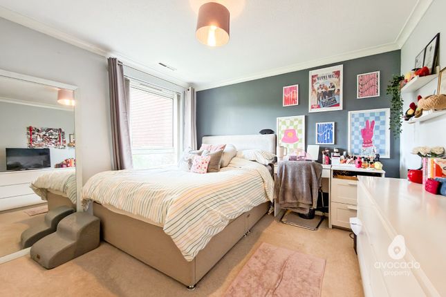 3 Quintilis, Bracknell, Berkshire photo 4