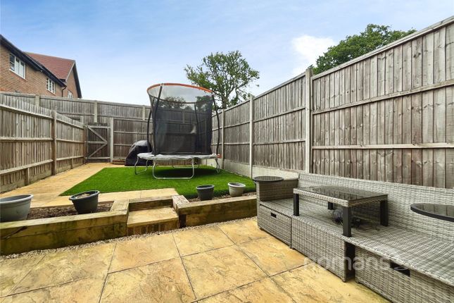 11, Cardwell Road, Surrey photo 2