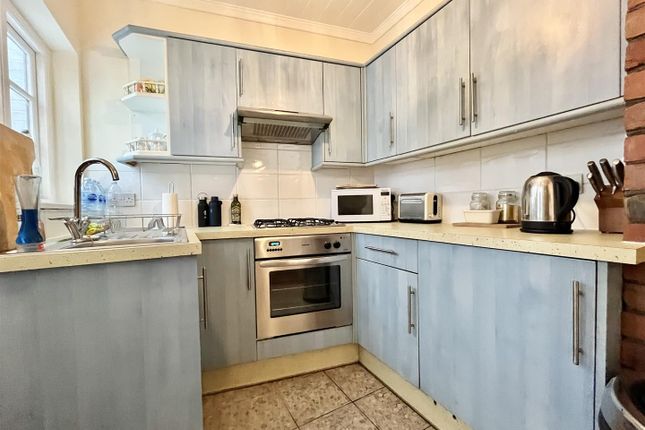 22, Rock-A-Nore Road, Old Town, Hastings photo 4