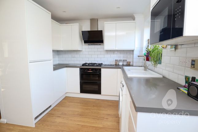 19 Viburnum Court, West End, Surrey photo 4