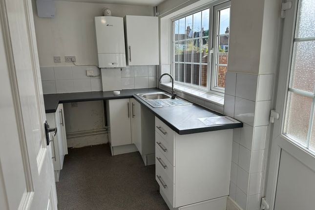 End terrace house to rent in London Road South, Lowestoft
