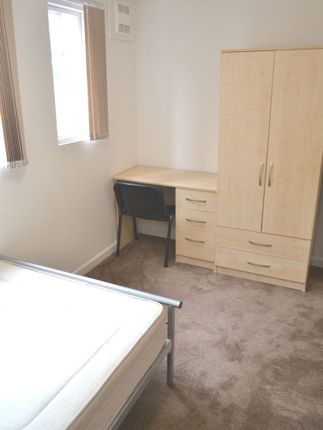 Triplex to rent in Parade, Leamington Spa