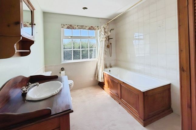 98, St. Lukes Road, Windsor photo 4
