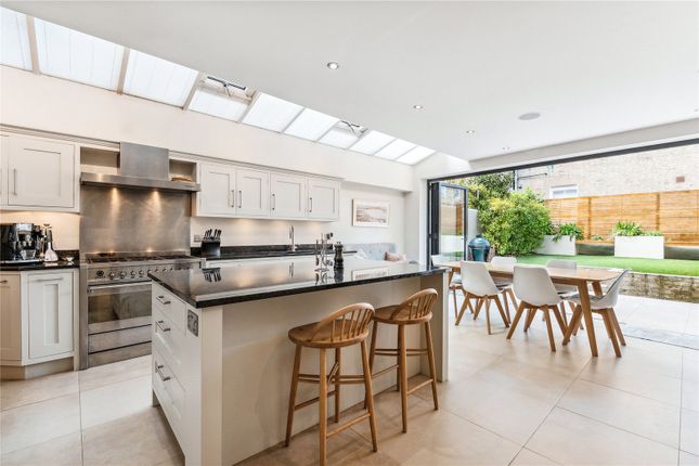 Terraced house for sale in Chestnut Grove, London