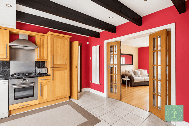 75 Lincoln Avenue, London photo 4