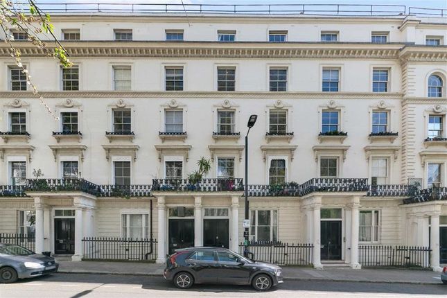 Flat to rent in Porchester Square, London