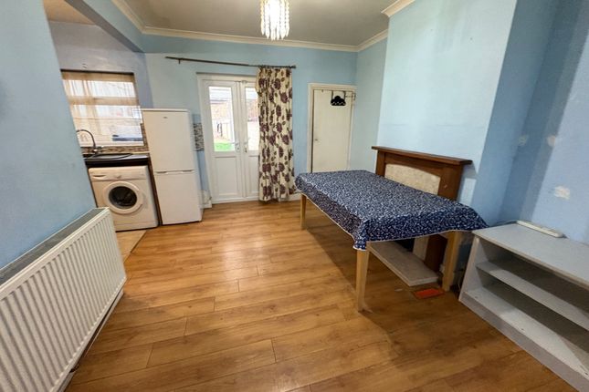 11, Golden Crescent, Hayes photo 4