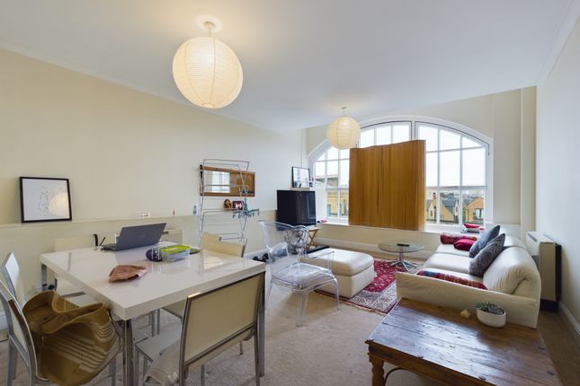 Thumbnail Flat to rent in Burrells Wharf Square, London