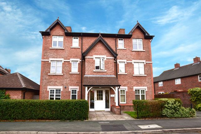 1-bed flat on 14 Newarth Drive, Lymm, £135,000