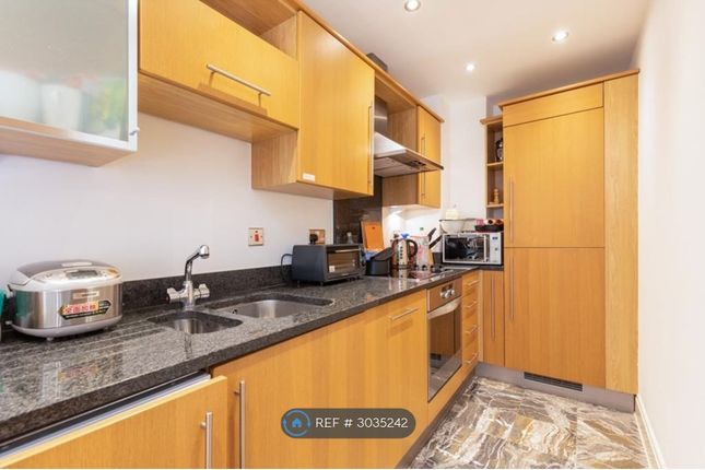 Flat, Dolben Court Montaigne Close, London photo 3