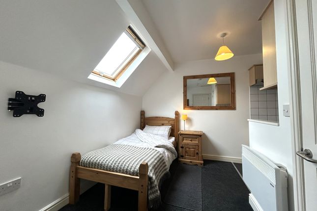 Flat 6, 21 Maud Avenue, Leeds photo 4