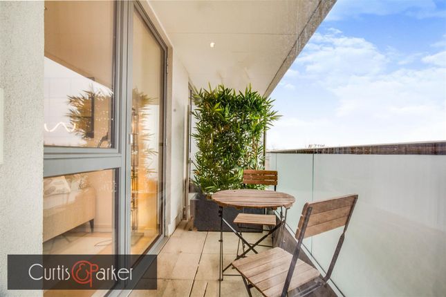 30, The Glenbrook, Glenthorne Road, London photo 3