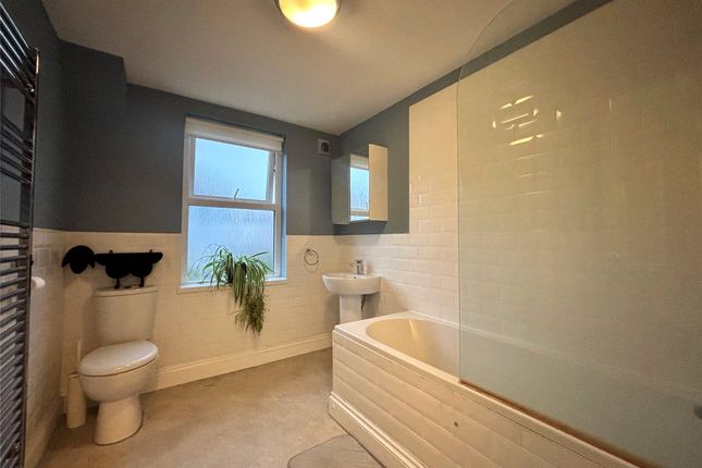 1, Double Room 1 Derrick Road, Gloucestershire photo 5