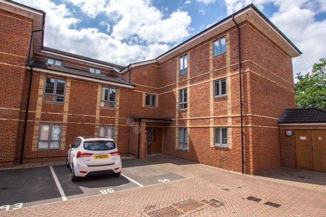 Flat to rent in Longley House, College Mews, York