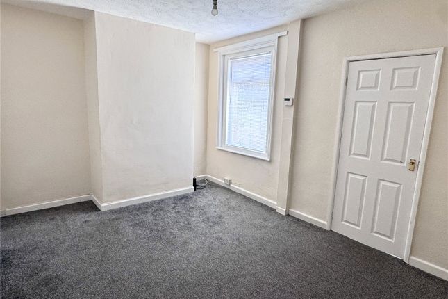 33, Rayfield Grove, Swindon photo 4