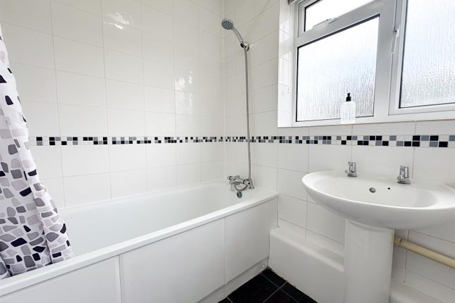 18, Sterling Court, Cheltenham photo 5