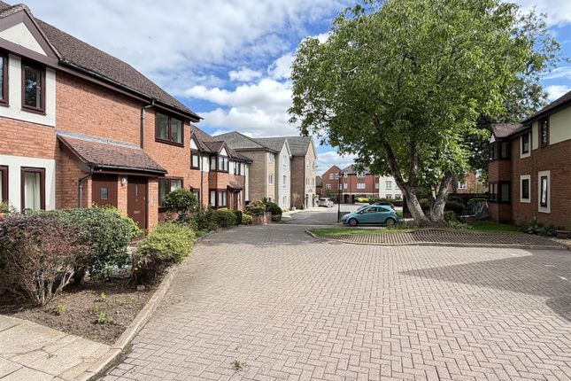 5 Garden Court, Priory Road, Warwick photo 4