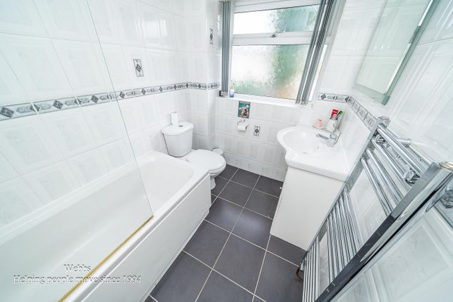 1, Houliston Close, Wednesbury photo 3