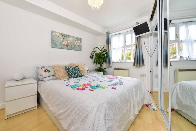 133, Macmillan Way, London photo 4