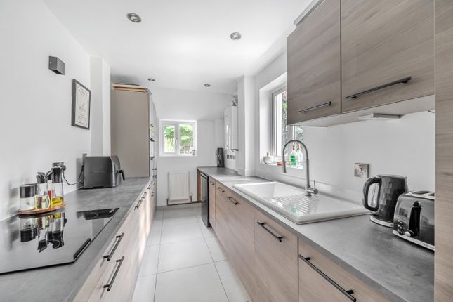 72, Vale Farm Road, Surrey photo 3