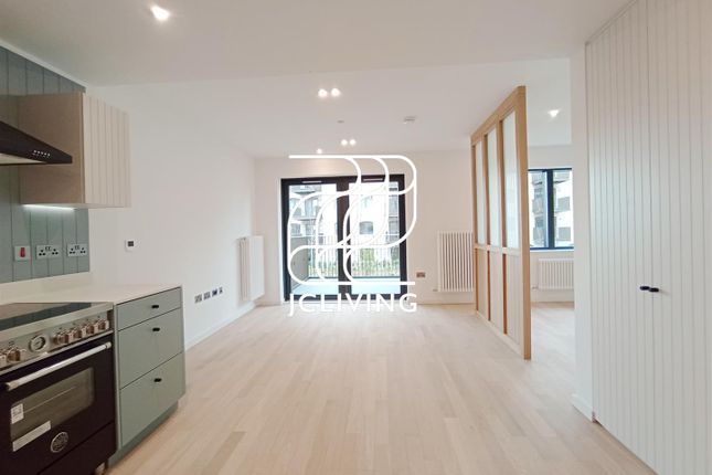 1 Bradshaw Yard, Brentford photo 2
