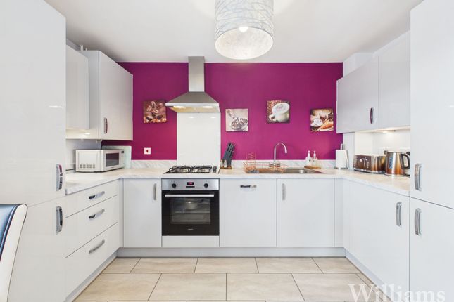 177 Kingsbrook Basin, Aylesbury photo 4