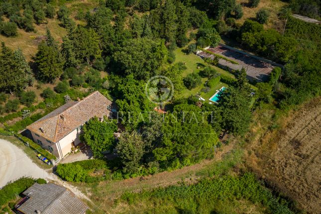 Villa for sale in Magione, Perugia, Umbria