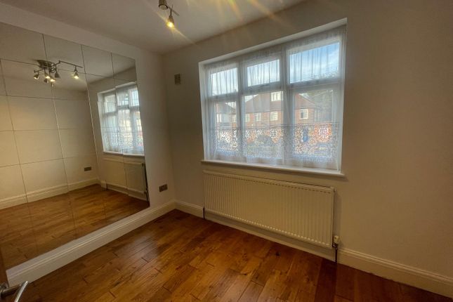 00 0,, Draycott Avenue, Harrow photo 5