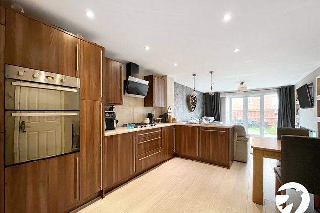 11, Easton Drive, Kent photo 3