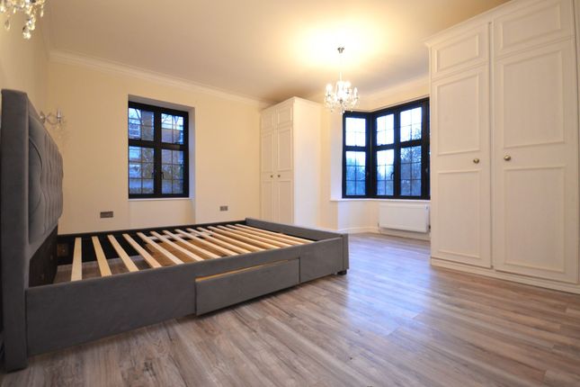 Flat to rent in Greystoke Lodge, London