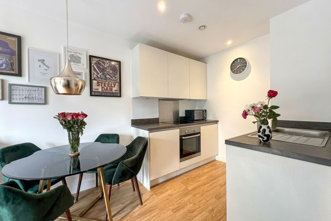 Flat 16, 53 Marischal Road, London photo 3