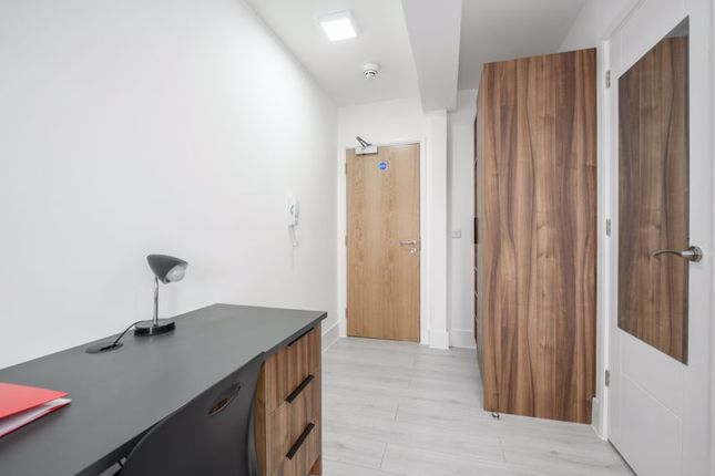 Apartment 2, Room 1, 34a High Street, Walton-On-Thames photo 4