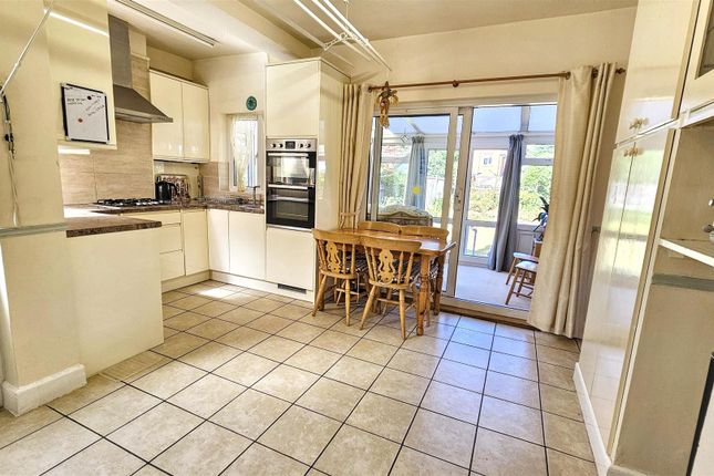 6, Thurnview Road, Evington photo 3