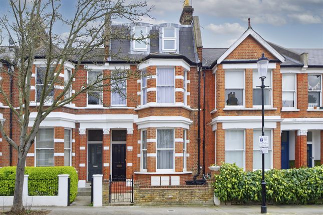 Thumbnail Flat for sale in Brewster Gardens, London