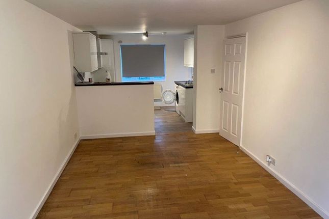 Thumbnail Flat to rent in Capel Close, London