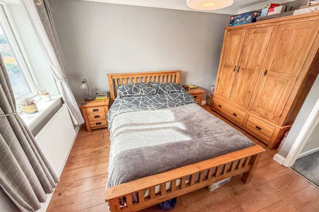 9, Yr Helfa, Chirk photo 4