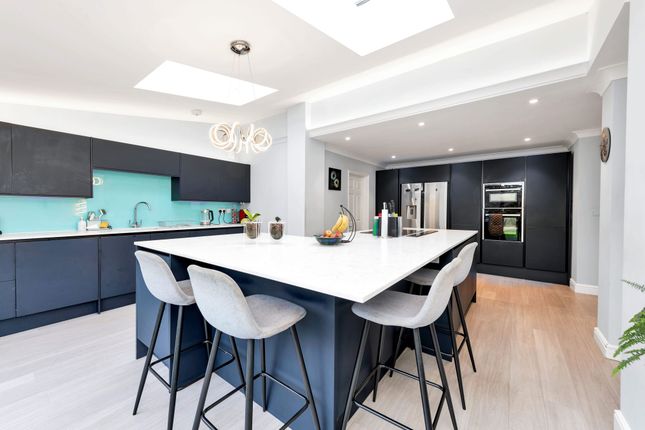 3 Cassander Close, Royston photo 3