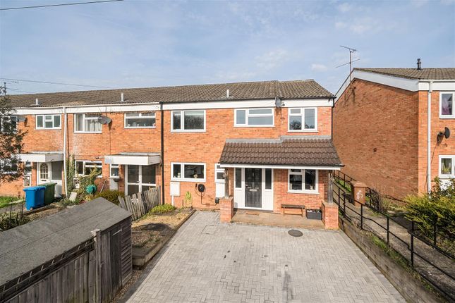 83, South Meadow, Crowthorne photo 2