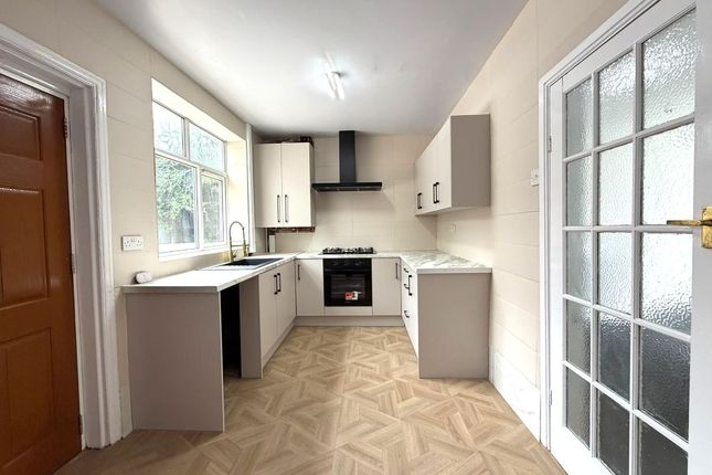 199 Chester Close, Blackburn photo 4