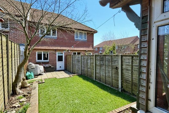 2-bed house on 27 Victoria Gardens, Ringwood, £300,000