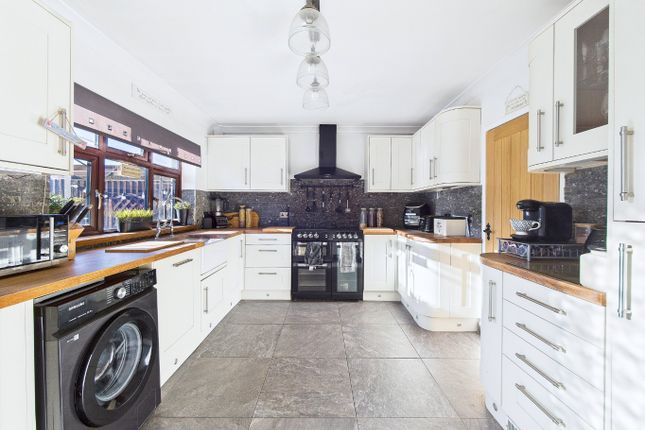 555 Broxburn Drive, South Ockendon, Essex photo 4