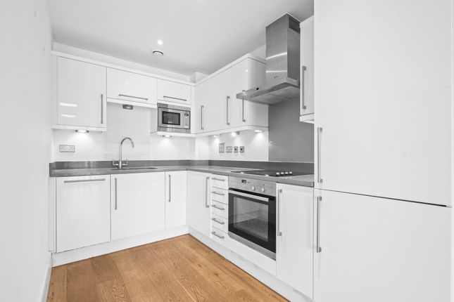 999, Kilburn Park Road, London photo 2
