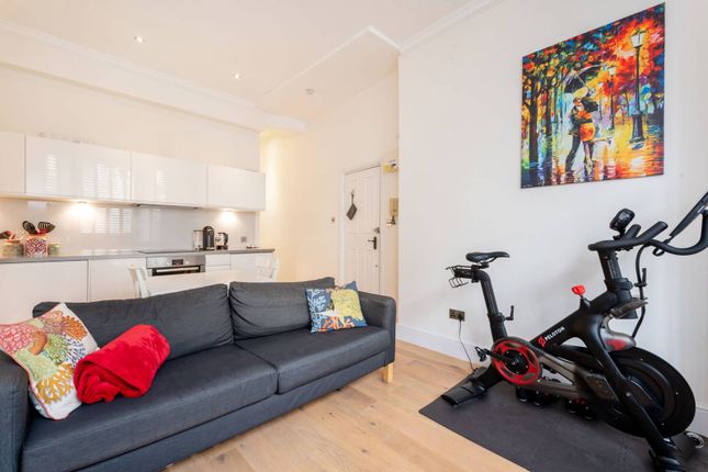 Flat to rent in Maclise Road, Olympia, London