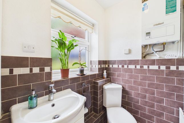 24M, Portnalls Road, Coulsdon photo 4