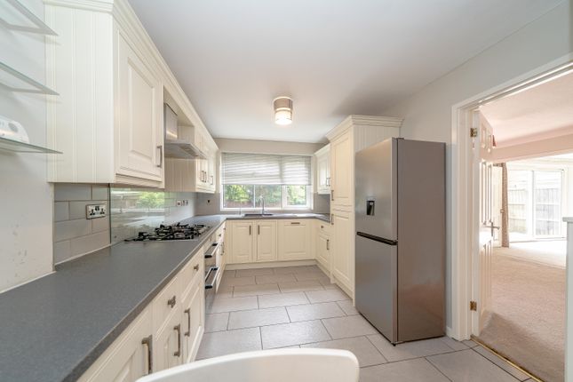 32, Michael Drive, Birmingham photo 4