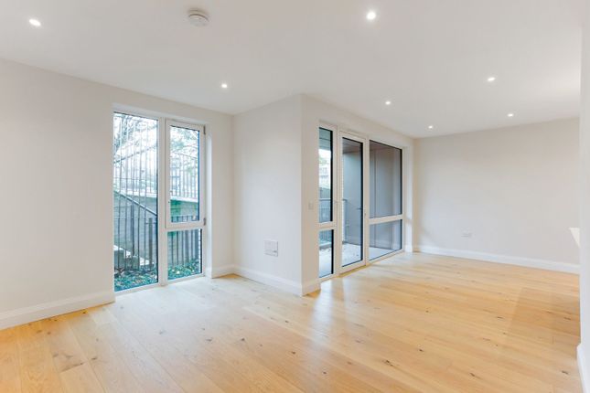 Flat 2, Wrest House,, The Claves, Milbrook Park photo 2