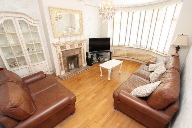 33, Heathview Crescent, Dartford photo 2