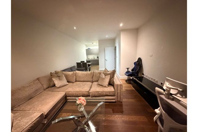 Flat 58 Jessop Court, 2 Brindley Place, Uxbridge photo 4