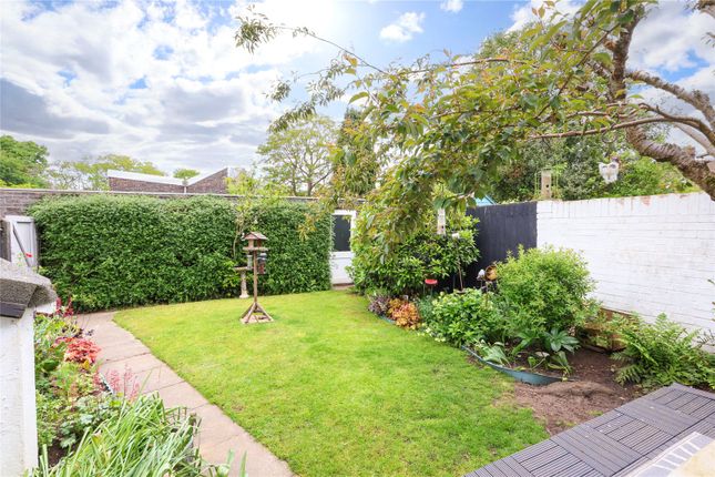 10, Brackley, Surrey photo 3